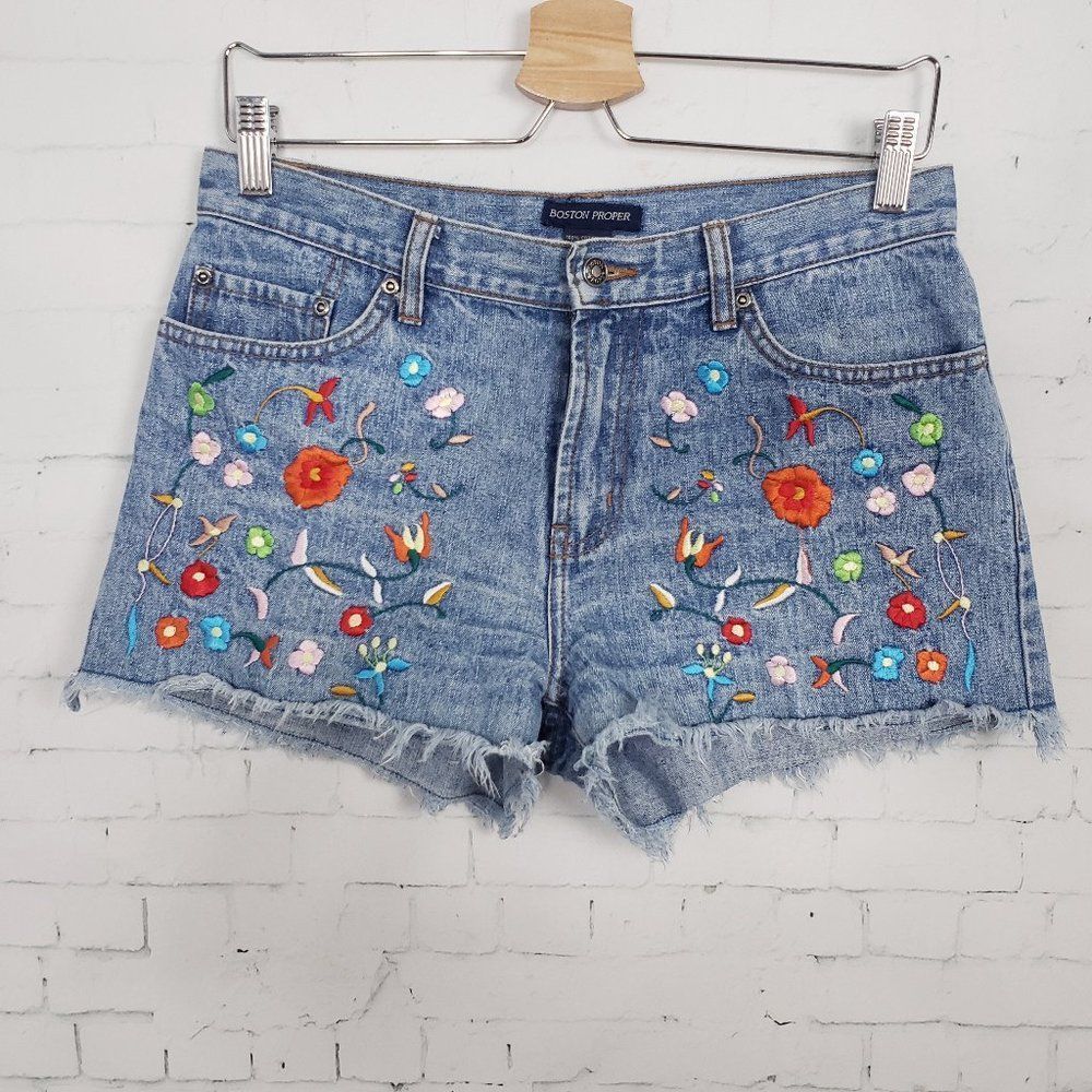 Boston Proper VTG Floral Embroidered Denim Shorts Size 6 Festival Boho Cut Off